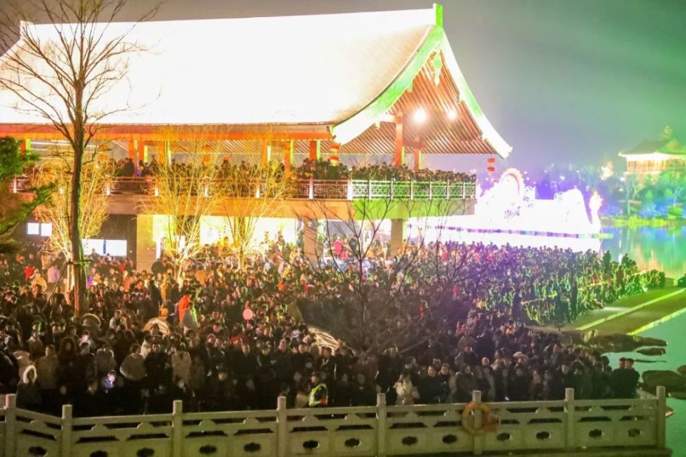 大年初一郑州园博园人气满满!感受人气"爆棚"!