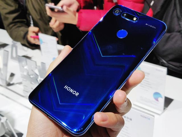 硬碰硬 | 预算3000元 荣耀V20对比小米8谁更胜