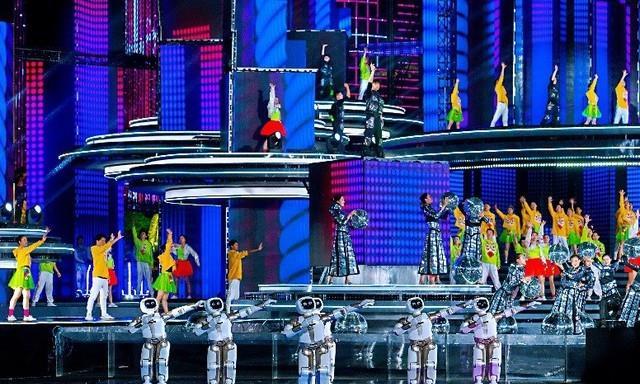 优必选Walker亮相春晚 展示AI机器人中国力量