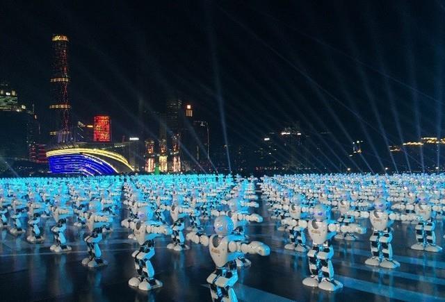 优必选Walker亮相春晚 展示AI机器人中国力量