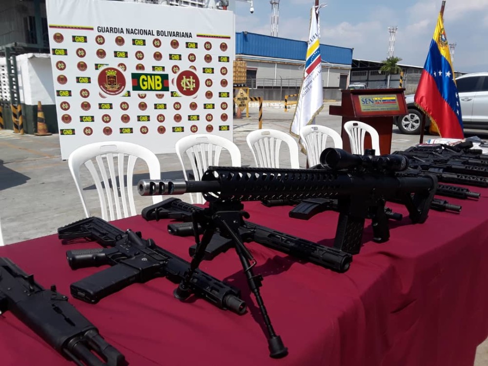 委内瑞拉截获美制军火,步枪弹药电台八倍镜应