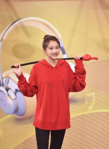 六小龄童和关晓彤有关系,她的小名叫关小童?还