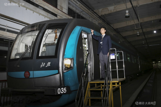 探访京港地铁末班司机:过年不休息,返京高峰工作到凌晨两点