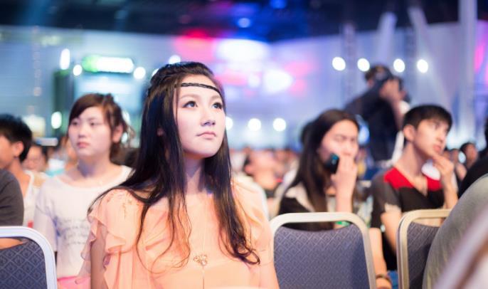 小苍春节期间去往冰岛,微博晒泳装照,网友:你这是运动员的?