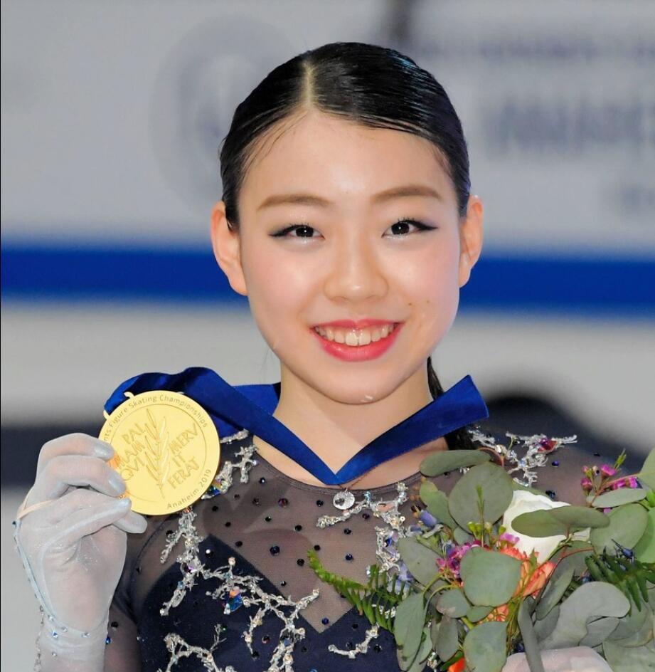 揭秘纪平梨花逆袭花滑四大洲背后赛前6分钟决定降难度