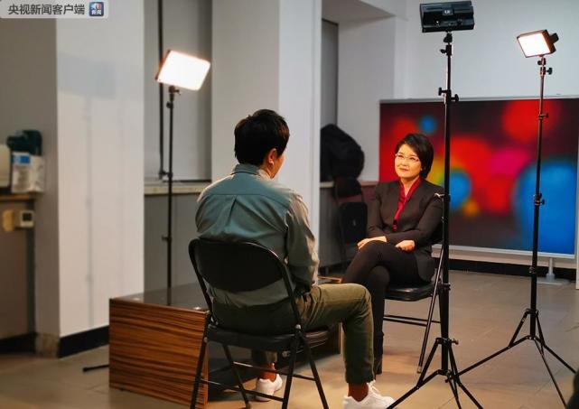 贾玲自黑体重面对面讲述喜剧人的酸甜苦辣