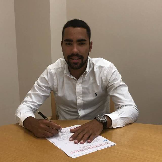 [体育早报]武磊制造点球助西班牙人逆转 赛后获