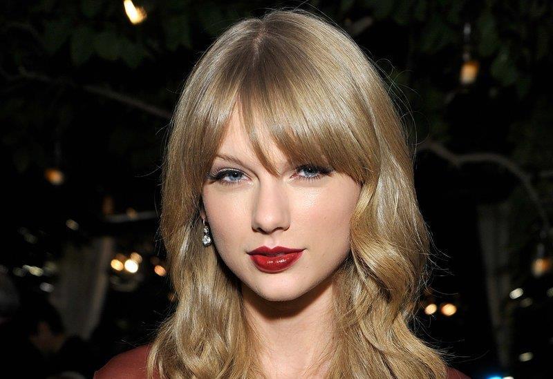 泰勒斯威夫特和男友joe alwyn,在英国酒吧度过了一个美好的夜晚