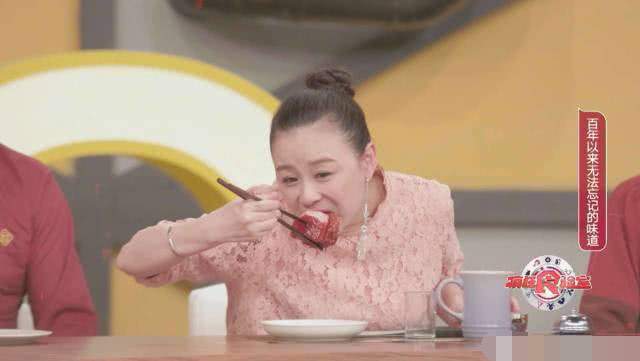 主持人周瑾小腹隆起疑似怀孕?网友纷纷留言送