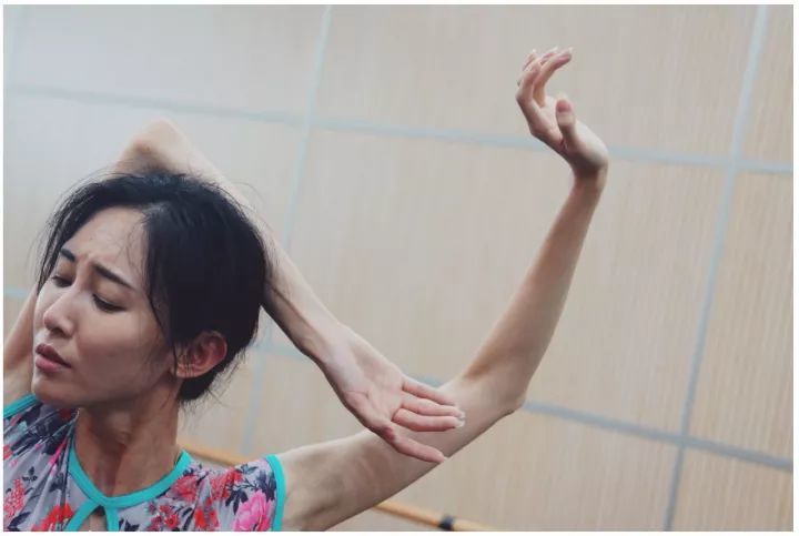 跟着朱洁静一起静心练功吧_腾讯新闻