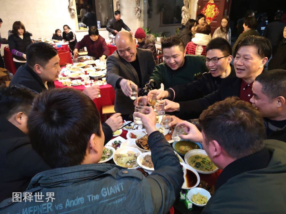 浙江农户春节请客大鱼大肉被冷落 请乡厨做私