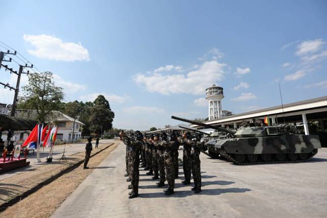 泰国第一支vt-4坦克部队接受战备检查!