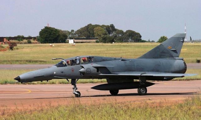 南非国产战斗机图片