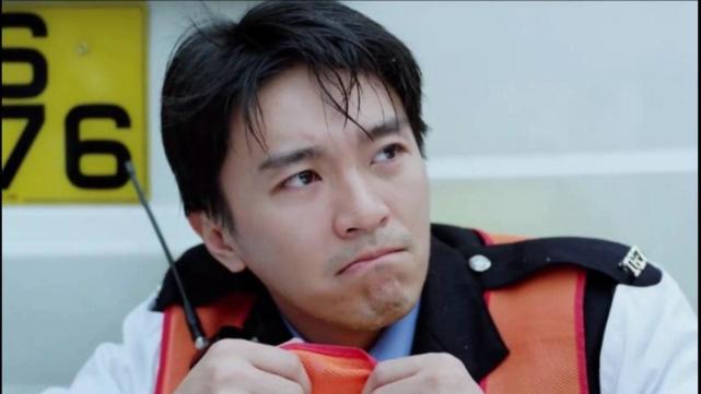 在《阿德也疯狂》的电影当中,一个女孩说到"我知道你想帮我···";在