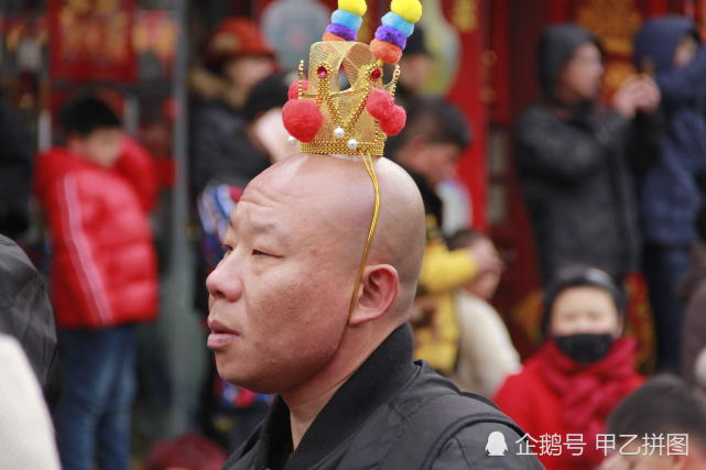 天津古街上出现众多头戴紫金冠的孙悟空