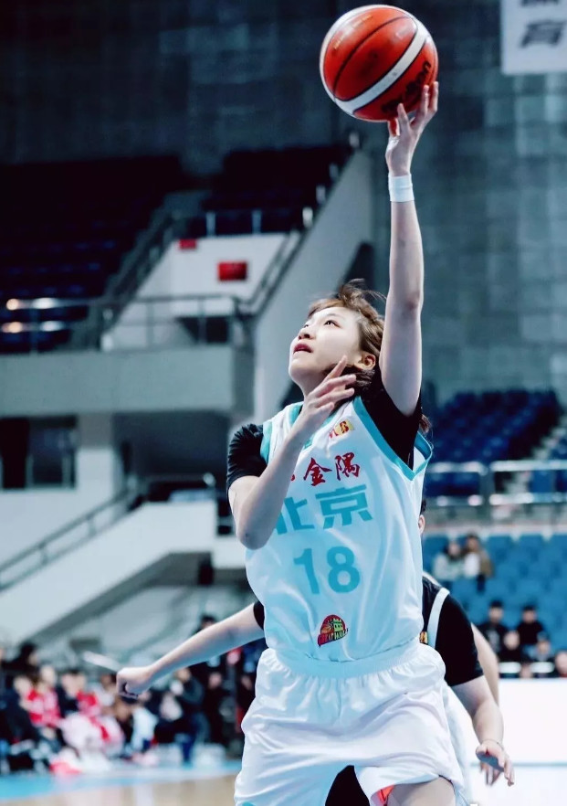 北京女篮夺冠功臣喜欢科比和库里 自曝择偶标