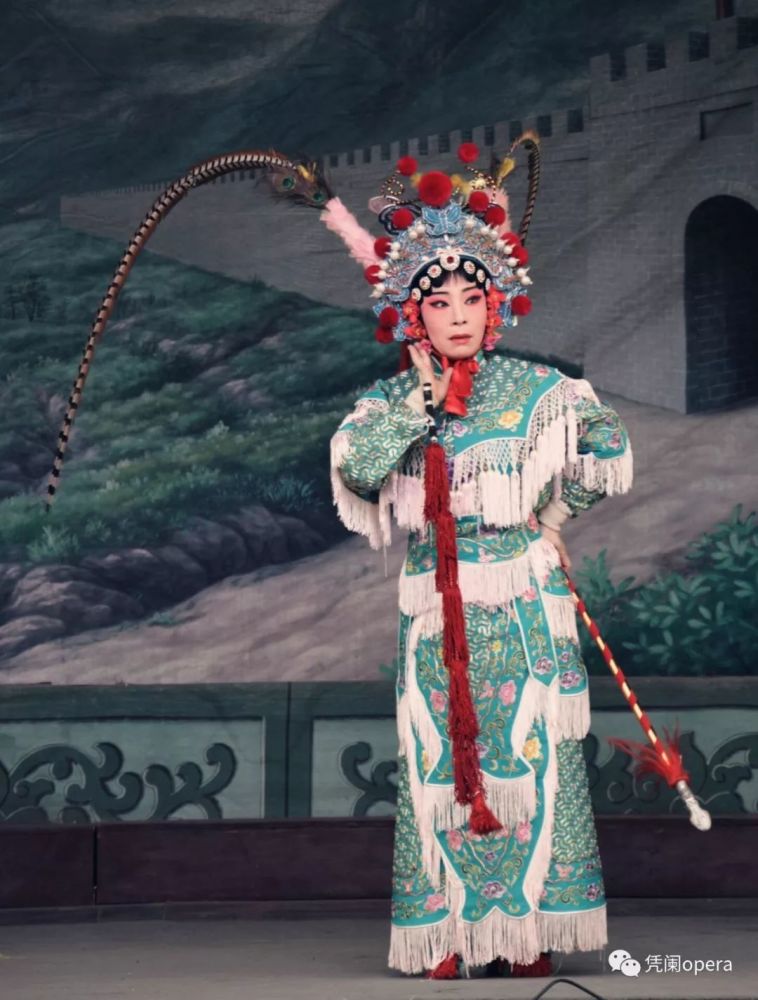 (王世华在豫剧《樊梨花》中饰演薛金莲,摄影:张杰)豫剧《白莲花》想