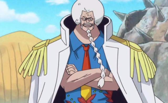 的战国应该是比赤犬要差一线的,毕竟只有卡普不会被年龄所影响战斗力