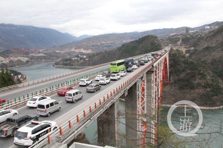 返程高峰还没过!g42沪蓉高速将迎来近20万台车