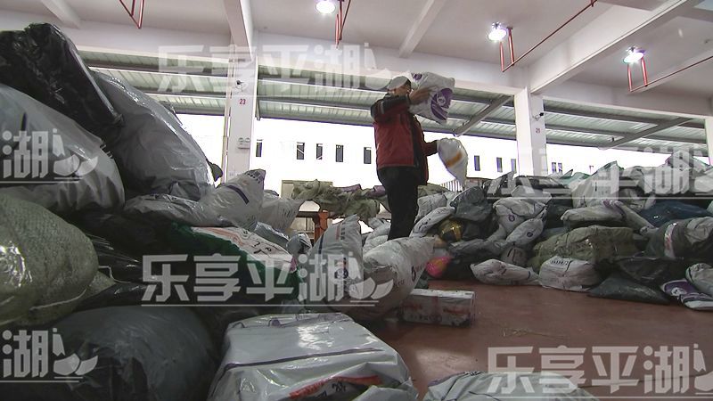 又可以愉快地买买买了!小哥纷纷到岗,平湖快递