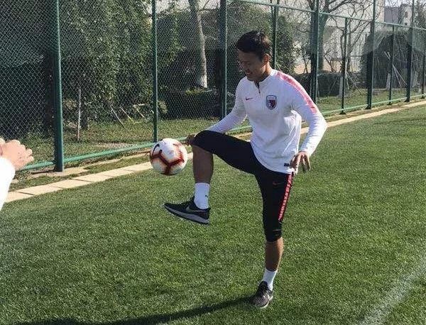 阿兰身披天海球衣亮相 王永珀姚均晟随队训练