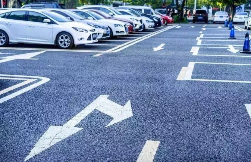 郑州主城区1.5万个停车位!部分路段限时免费!