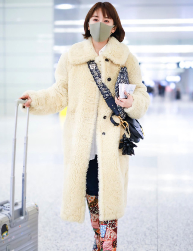 现在匡威流行鸳鸯穿法学王子文这样穿出门瞬间成为焦点