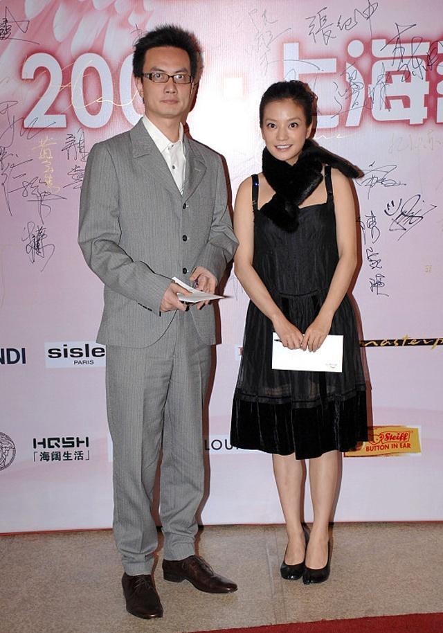 2月13日,赵薇与黄友龙的关系被怀疑是真实的离婚