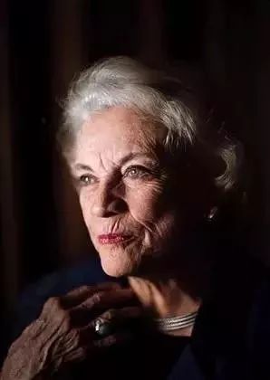 美国第一女法官奥康纳:为照顾丈夫辞去大法官职务