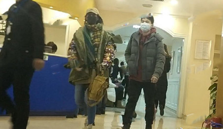 白百何否认怀孕传闻,现身妇产科乃牙疼打点滴