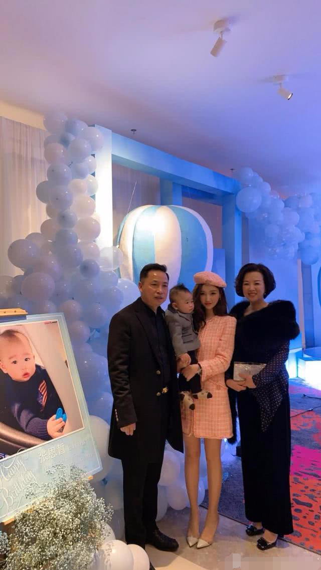 网红雪梨为儿子打造豪华梦幻周岁宴,神秘老公终现身,竟长这样!