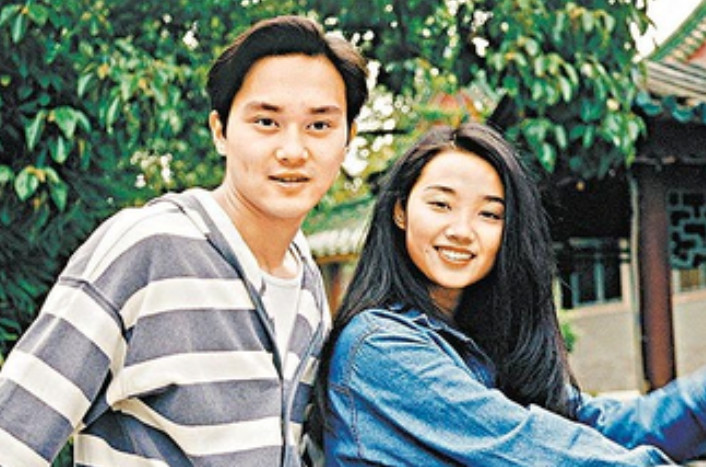 张智霖的前女友,分手后嫁给过气演员,如今儿子