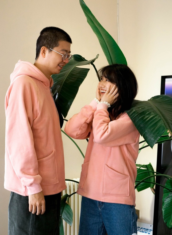 黑尾酱和前男友旧照传出,颜值身材都很配,可是她却嫁给了李诞?