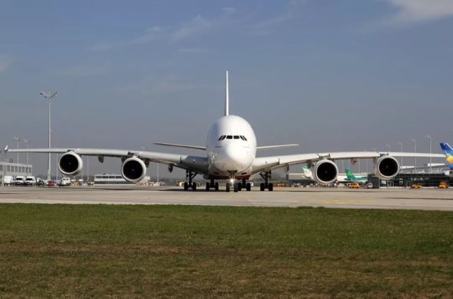卡塔尔航空推出的"球迷转机"↓↓然而,就是这样一款近乎完美的客机