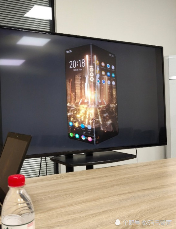 vivo子品牌iQOO手机曝光:配柔性折叠屏 价格或