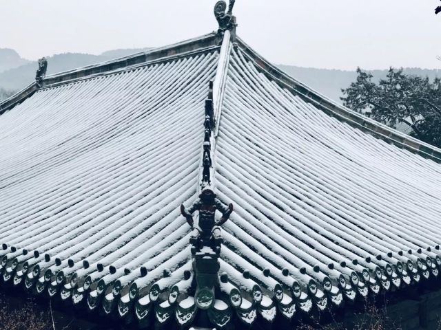 岁次己亥,灵岩落雪