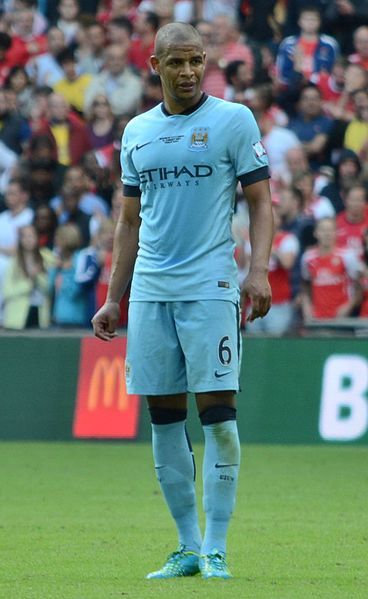 费尔南多在曼城队效力过