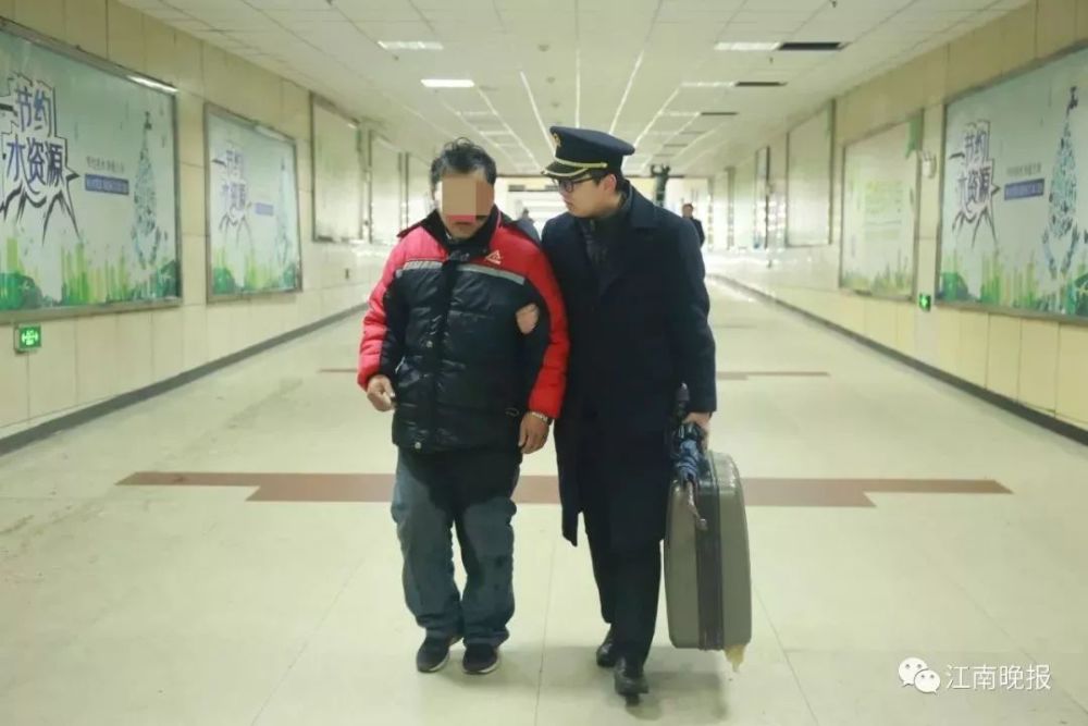 你俯下身子的那一刻，世界在向你敬礼！