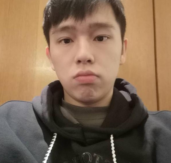 陈飞宇哥哥情人节晒照与女友合影，网友喊话陈凯歌对儿媳满意吗?