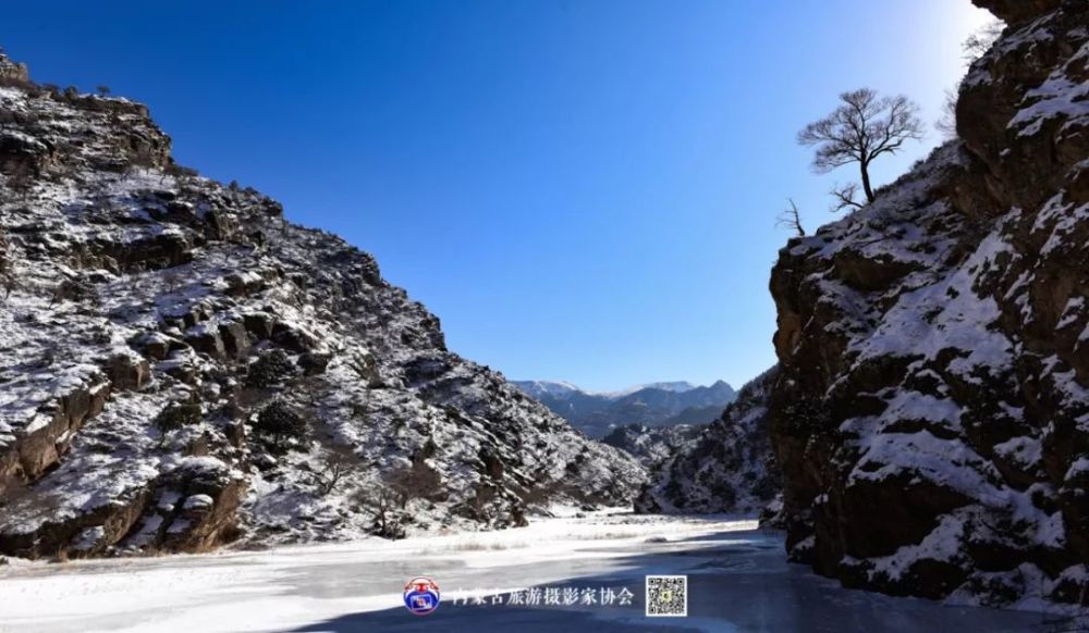 巍峨秀麗的賀蘭山, 廣袤浩瀚的大漠戈壁, 千折百回的弱水河, 這裡是