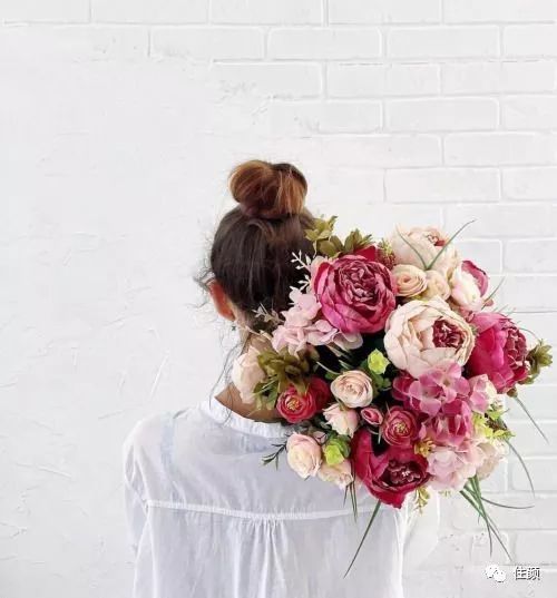 节日收到鲜花如何保鲜 这些技巧了解一下 六出花 花束 百合 鲜花 切花