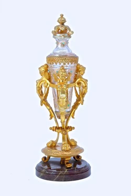 她迷倒了玛丽王后和梦露,让女人们欲罢不能!