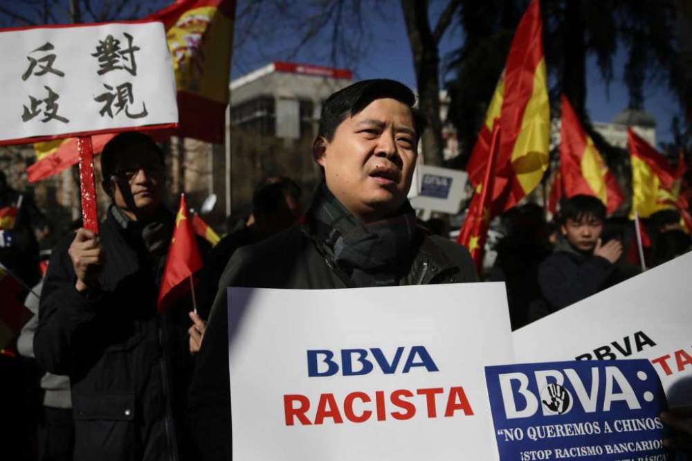 华人银行账户大量被封 数百人在西班牙BBVA银