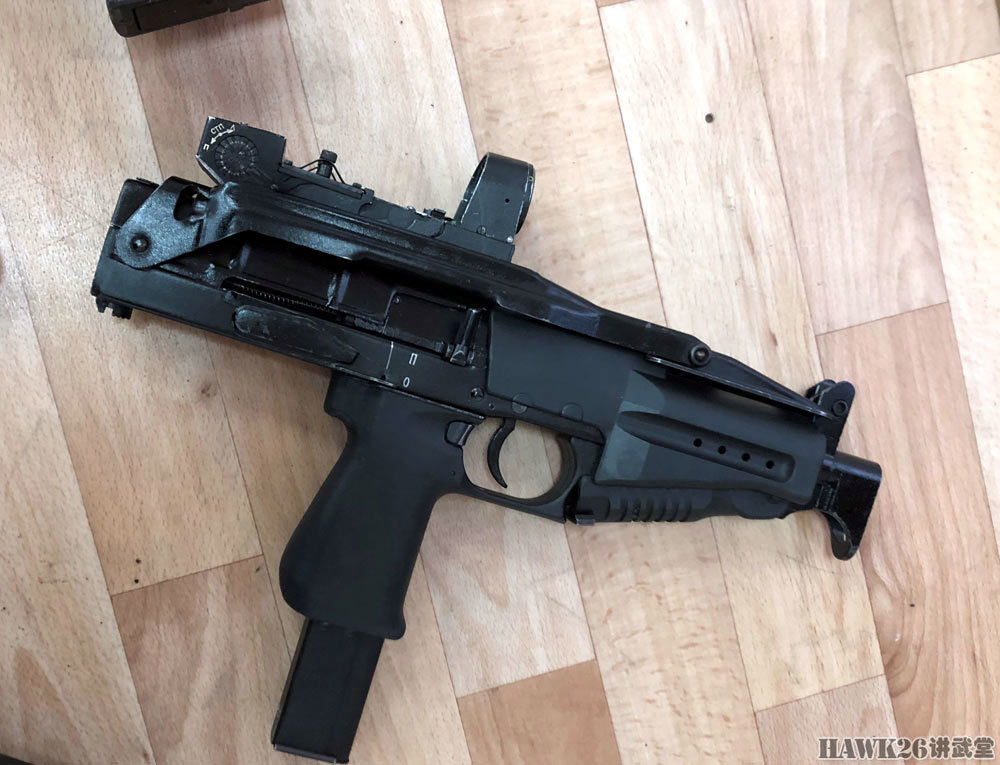 俄罗斯神秘轻武器研究院打开大门 展示研制中的udav手枪