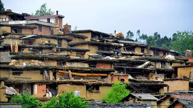 500年历史的神秘怪村 房子都连在一起 我家你家分不清 古村 城子古村 土掌房 怪村 村庄