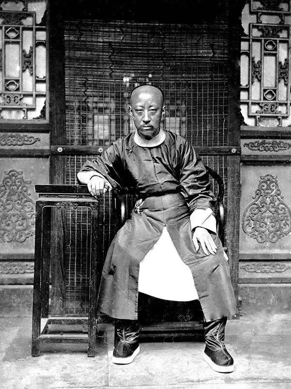 藏在英国伦敦图书馆，从未发表的100多年前的中国影像中国中铁最年轻副总裁
