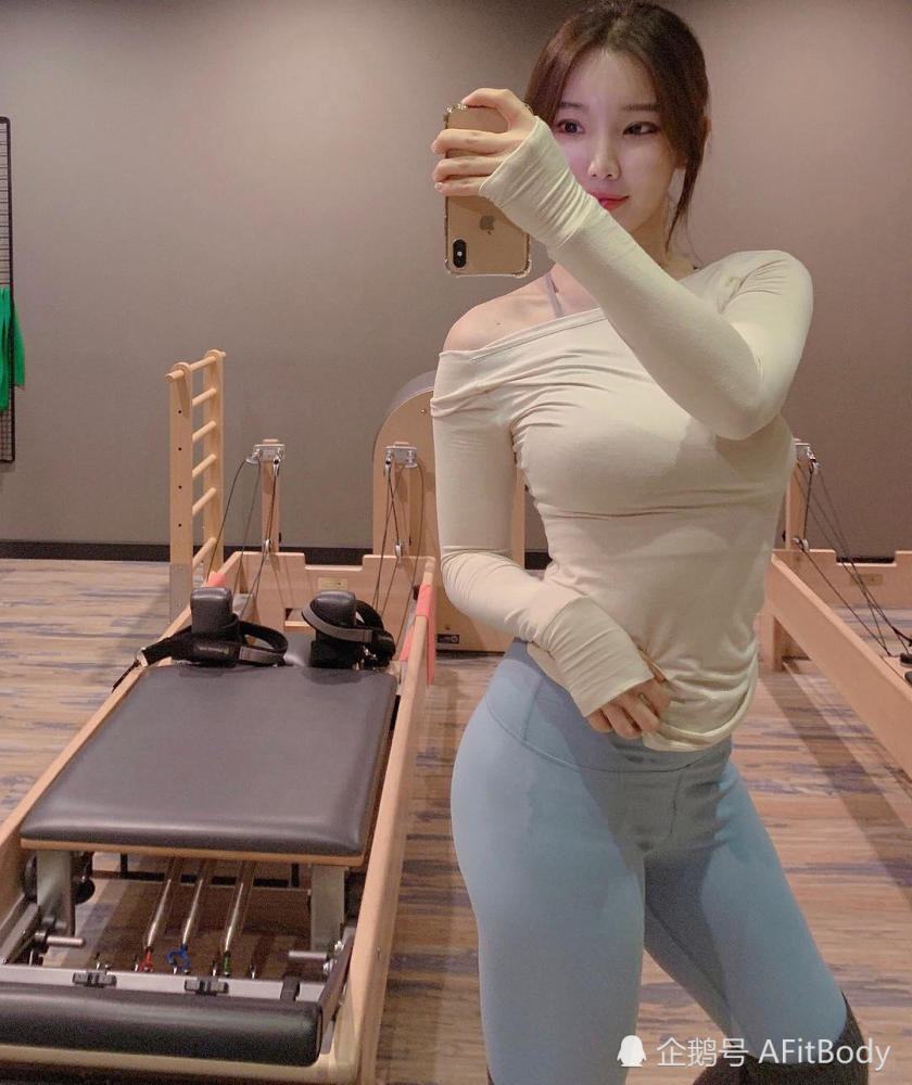 金泰娜是一枚普拉提老师,也是一枚健身网红.