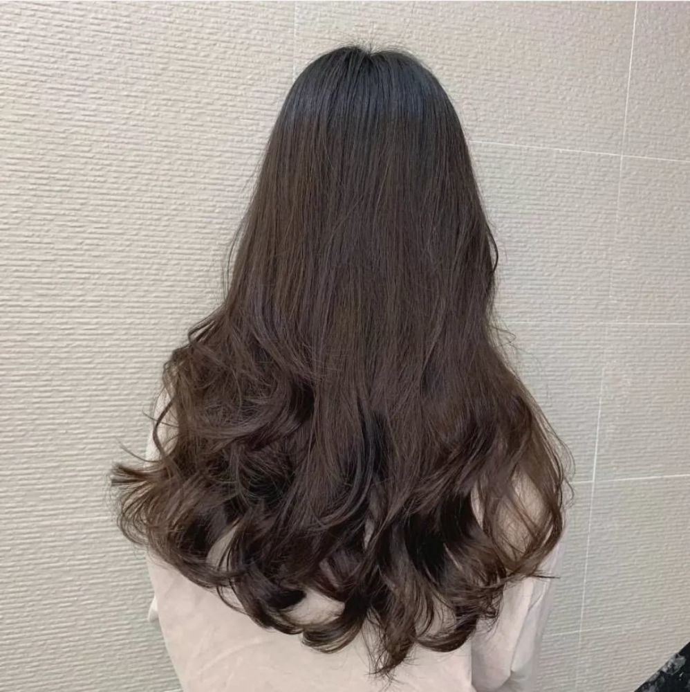 2019流行"烫半头",简单好打理,随意吹吹就很美!