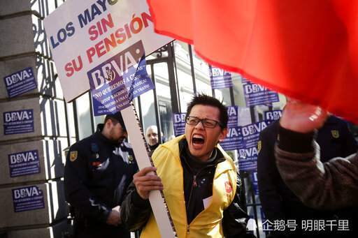 西班牙银行私自冻结中国人账户遭抗议,终于道