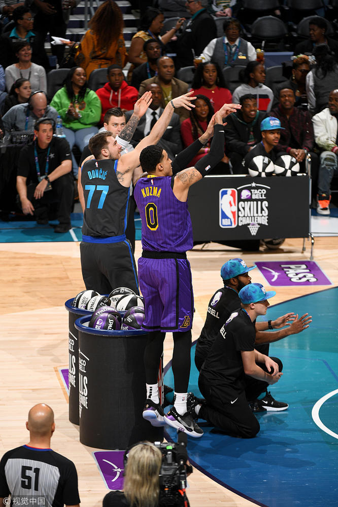 全明星技巧挑战赛 塔图姆夺冠捧杯庆祝